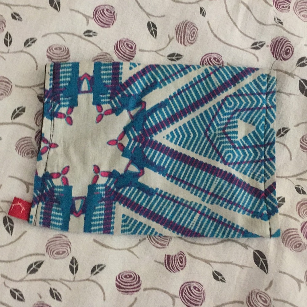 Geo Patterned Pouch - Picture 3 of 4